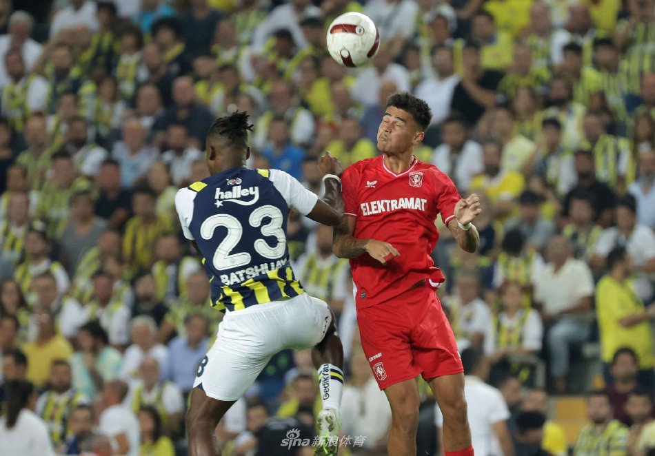 也让他在车 也让他在车